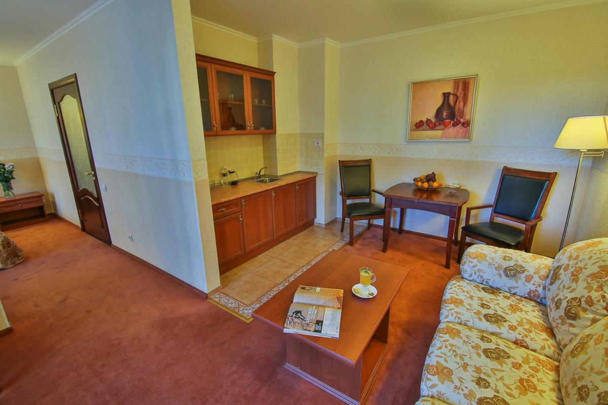 Ukraina Hotel Tjerkasy Eksteriør billede